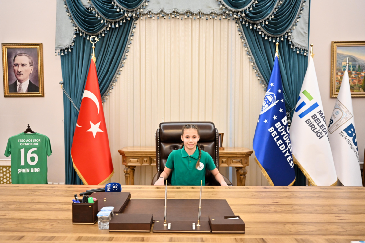  Bursa Büyükşehir’de 23 Nisan coşkusu! Koltuklar öğrencilere bırakıldı-Bursa Hayat-2