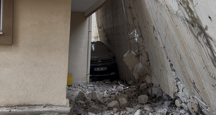 Mudanya’da korku dolu anlar: İstinat duvarı faciası ucuz atlatıldı!-Bursa Hayat-2