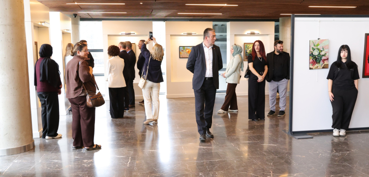 Bursa’da liseli gençlerin eserleri Osmangazi’de sergiye çıktı - Bursa Hayat Gazetesi-4