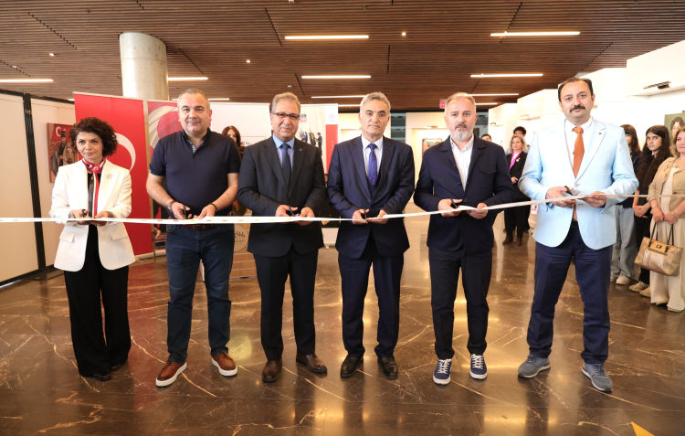 Bursa’da liseli gençlerin eserleri Osmangazi’de sergiye çıktı - Bursa Hayat Gazetesi-2