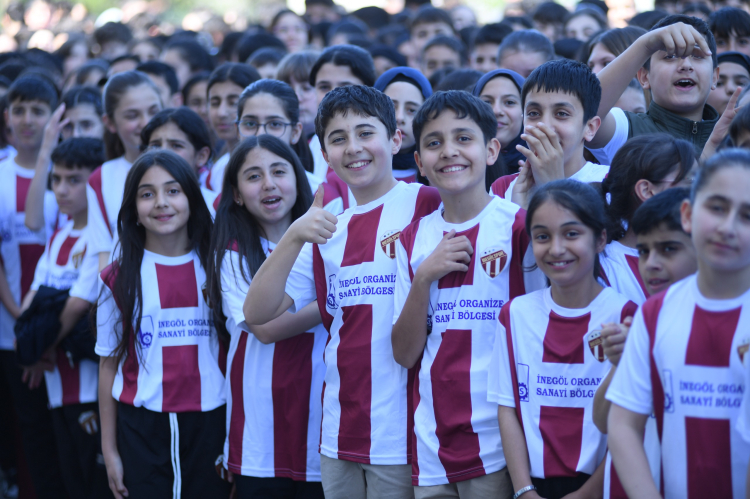 Bursa İnegöl’de minik kalpler bordo-beyaz attı - Bursa Hayat Gazetesi-2