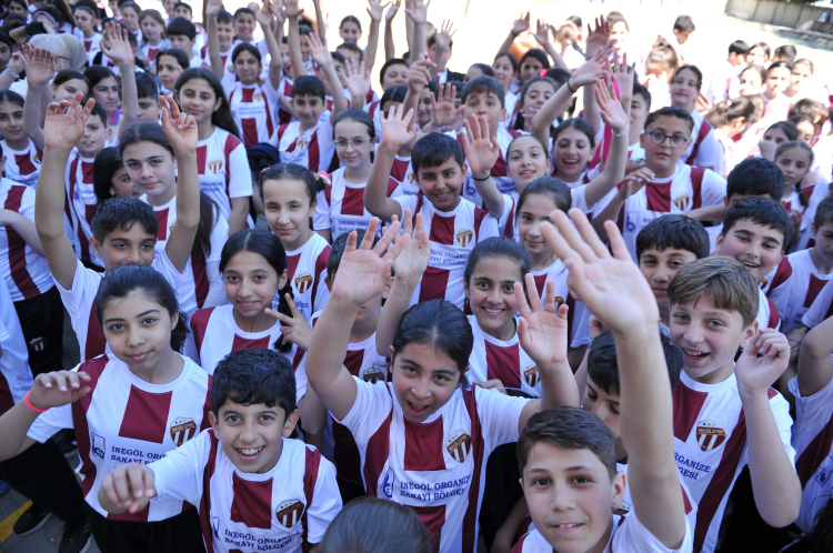 Bursa İnegöl’de minik kalpler bordo-beyaz attı - Bursa Hayat Gazetesi-3