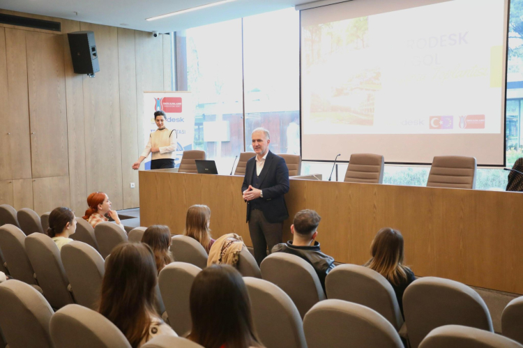 İnegöl’de gençlere Avrupa’yı keşfetme fırsatı sunan program tanıtıldı - Bursa Hayat Gazetesi-2