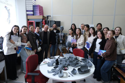 Kazakistanlı öğrenciler ULUTEK Teknopark’ta Ar-Ge sürecini yerinde inceledi