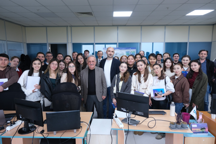 Kazakistanlı öğrenciler ULUTEK Teknopark’ta Ar-Ge sürecini yerinde inceledi - Bursa Hayat Gazetesi-3