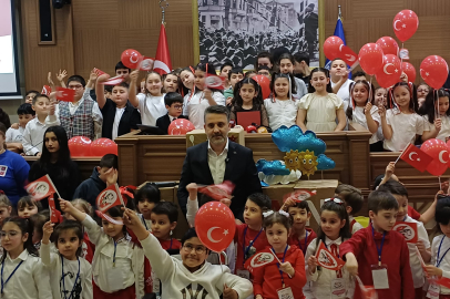 Bursa’da temsili devir teslim: Meclisin koltuklarına çocuklar oturdu