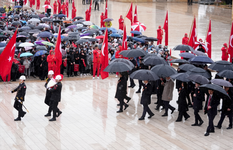 Devlet erkanı Anıtkabir’i ziyaret etti! -Bursa Hayat-2