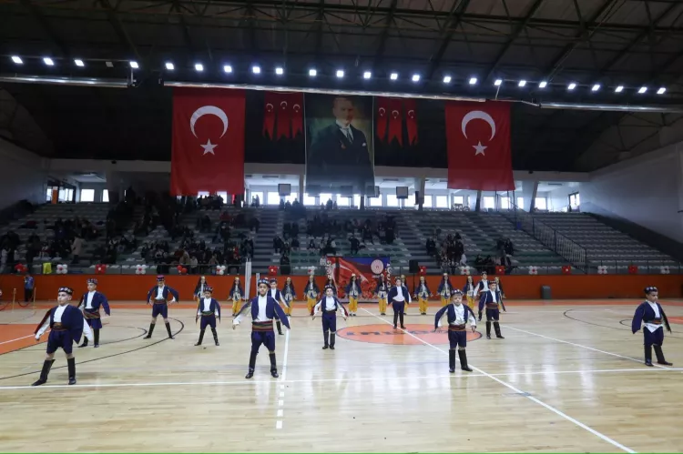 Çocuklar sahneye çıktı: İnegöl’de 23 Nisan coşkusu!-Bursa Hayat-5