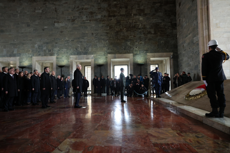 Devlet erkanı Anıtkabir’i ziyaret etti! -Bursa Hayat-3
