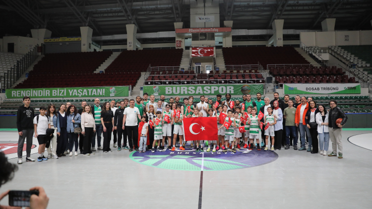 23 Nisan’da parkede şov: Bursaspor ve minikler aynı sahada!-Bursa Hayat-2