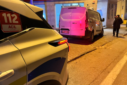 Bursa'da freni boşalan araç banka duvarına çarptı!