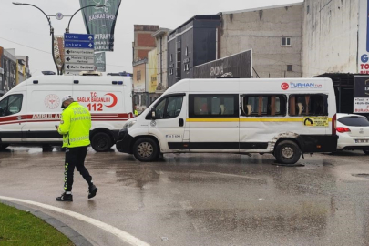 Bursa İnegöl’de kavşakta korkutan kaza! Yaralılar var