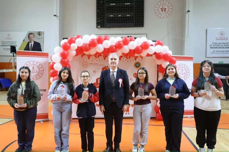 Çocuklar sahneye çıktı: İnegöl’de 23 Nisan coşkusu!-Bursa Hayat-4