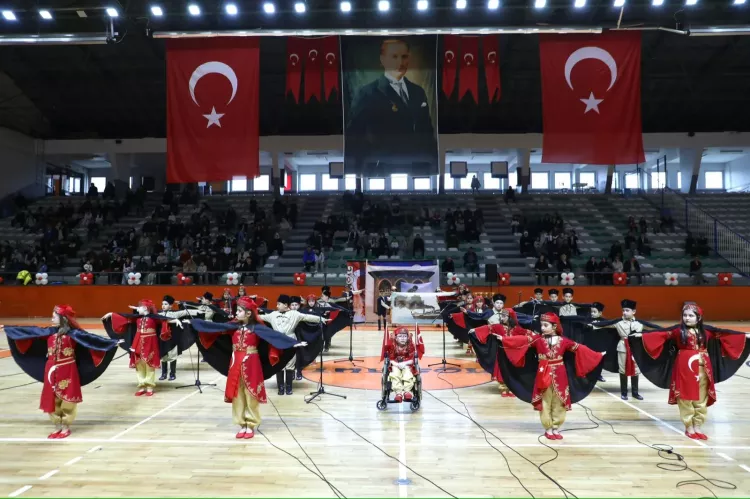 Çocuklar sahneye çıktı: İnegöl’de 23 Nisan coşkusu!-Bursa Hayat-8