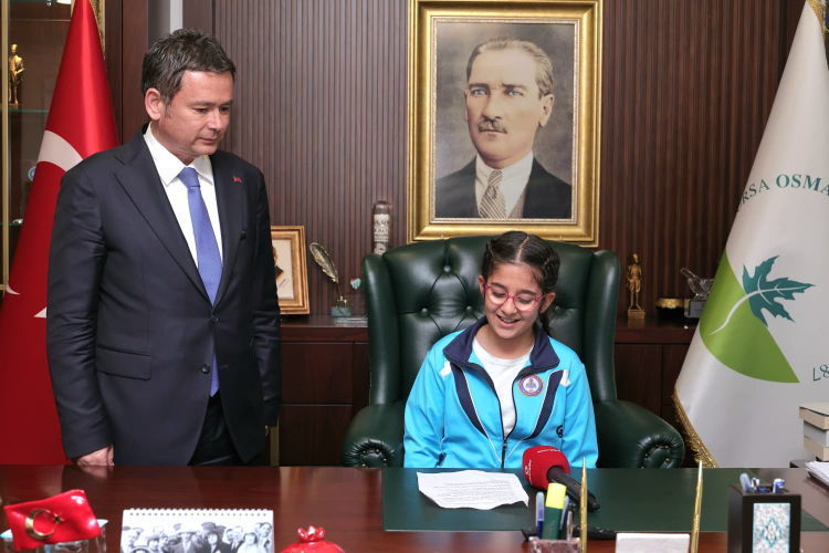 Başkan Erkan Aydın, koltuğunu devretti -Bursa Hayat-2