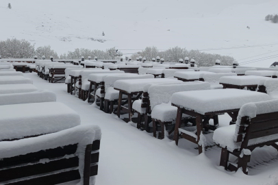 Uludağ’da nisan sürprizi! Kar kalınlığı 1 metreye ulaştı