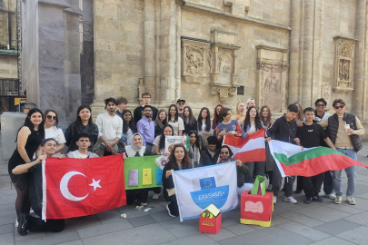 Yıldırım Ticaret MTAL öğrencileri Viyana’da AB Parlamentosu’nu ziyaret etti