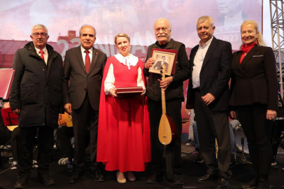 Usta sanatçı Cahit Berkay Osmangazi'de gençlerle buluştu