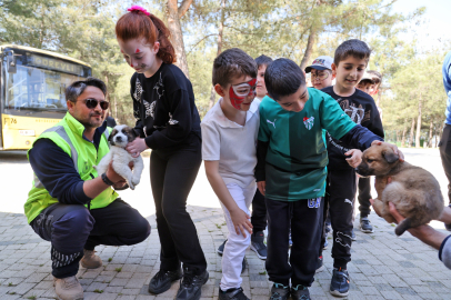 Bursa’da çocuklar patili dostların dünyasına dokundu