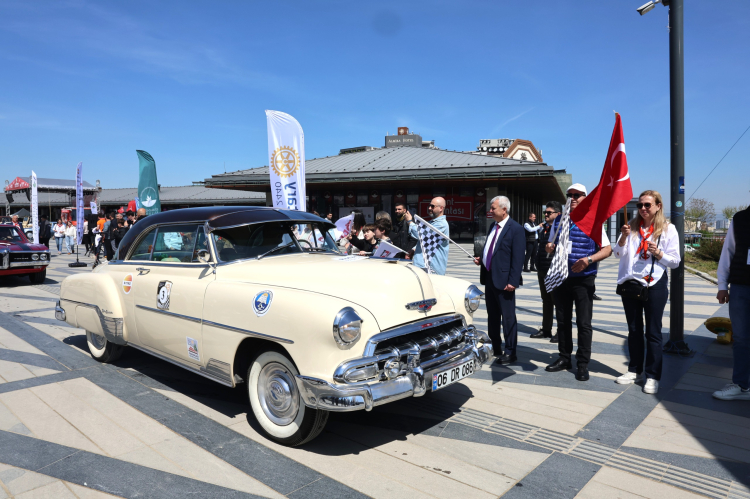 Bursa’da klasik otomobil rüzgarı: Nostalji turu LÖSEV için yola çıktı - Bursa Hayat Gazetesi-2