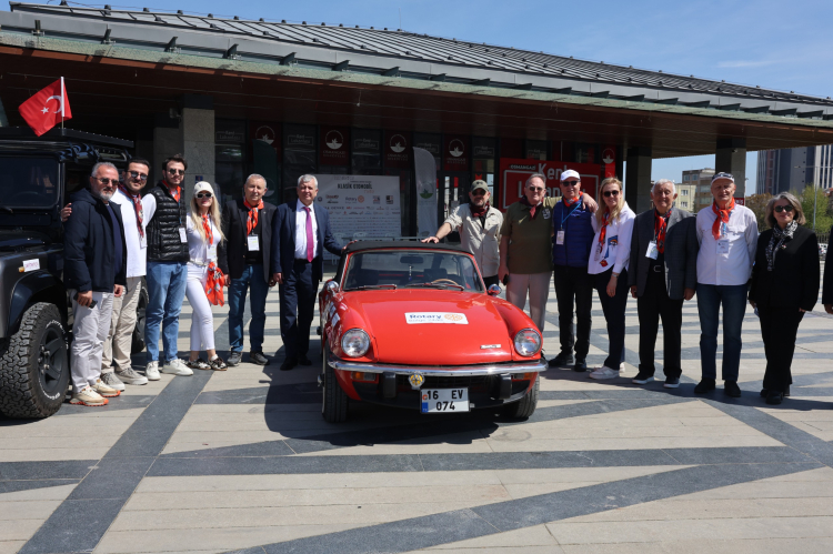 Bursa’da klasik otomobil rüzgarı: Nostalji turu LÖSEV için yola çıktı - Bursa Hayat Gazetesi-4