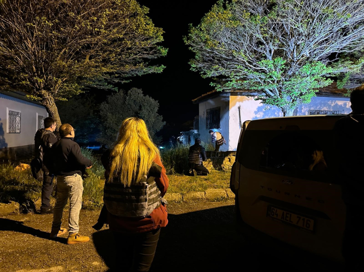 Uşak'ta görev başındaki polis ekiplerine pompalı tüfekle ateş açıldı! -Bursa Hayat-3