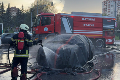 Işıklarda alev alan elektrikli araç korkuttu!