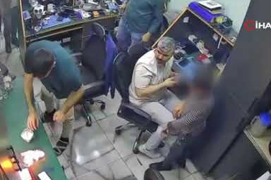 Şarjdaki telefon alev aldı