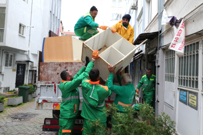 Bursa’da mahallede kötü koku son buldu: Çöp ev temizlendi