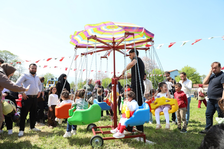 Bursa İnegöl’de çocuk şenliği renkli görüntülere sahne oldu - Bursa Hayat Gazetesi-3