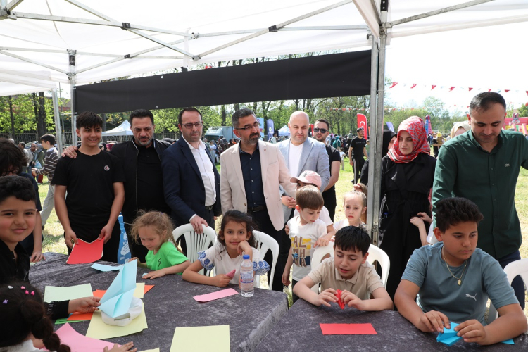Bursa İnegöl’de çocuk şenliği renkli görüntülere sahne oldu - Bursa Hayat Gazetesi-5