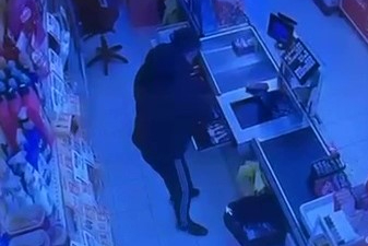 Gemlik’te güpegündüz hırsızlık: Marketi soyup izini kaybettirdi!