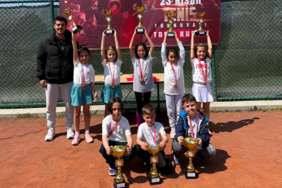 Osmangazi’nin genç raketleri turnuvada madalyaları topladı
