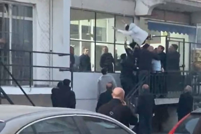 Bursa’da sokak ortasında sopalı kavga