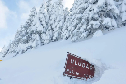 Uludağ’da bahar ortasında kar sürprizi