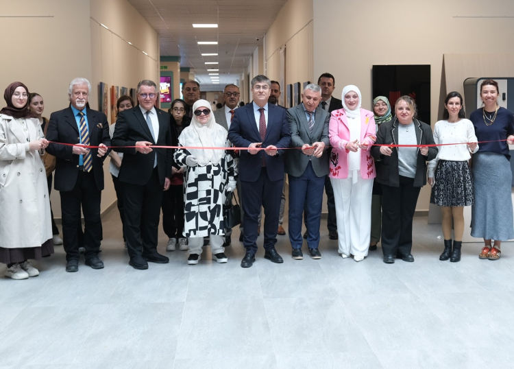 Bursa’da sanatseverleri zihinsel yolculuğa çıkaran sergi - Bursa Hayat Gazetesi-2