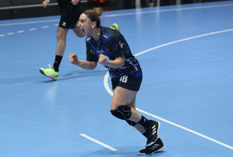 Şampiyonluk yolunda kritik zafer Bursa Büyükşehir 30-25 kazandı - Bursa Hayat Gazetesi-4