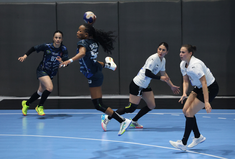 Şampiyonluk yolunda kritik zafer Bursa Büyükşehir 30-25 kazandı - Bursa Hayat Gazetesi-2