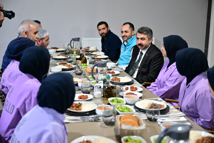 Başkan Oktay Yılmaz’dan emekçilere 1 Mayıs ziyareti - Bursa Hayat Gazetesi-2