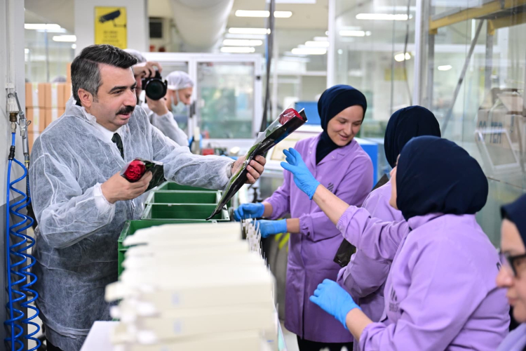 Başkan Oktay Yılmaz’dan emekçilere 1 Mayıs ziyareti - Bursa Hayat Gazetesi-3
