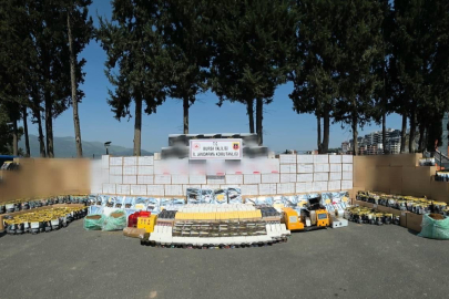 Bursa'da kaçak tütün operasyonu! 2 milyondan fazla makaron ele geçirildi