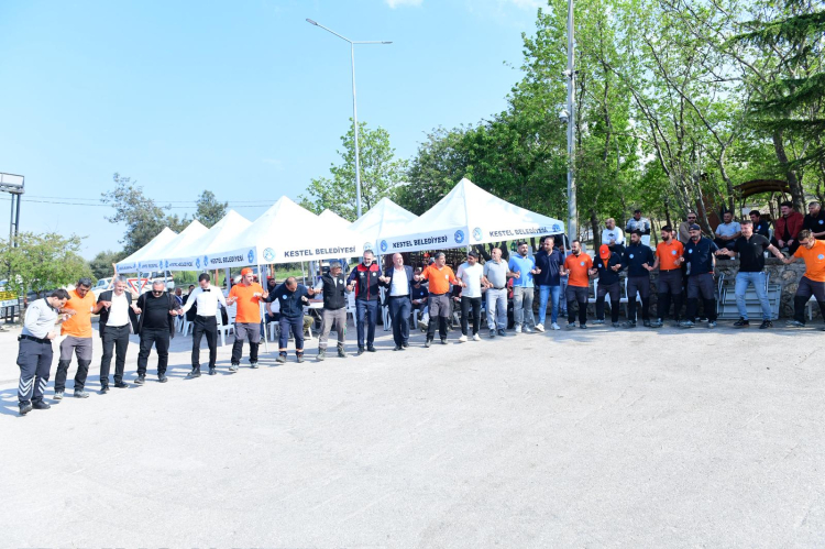 Kestel'de anlamlı 1 Mayıs etkinliği! Emekçilerle aynı sofrada buluşma - Bursa Hayat Gazetesi-3