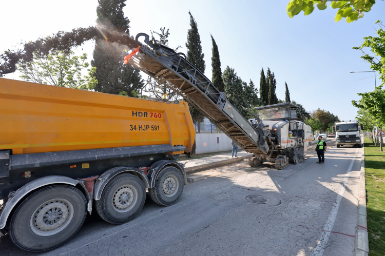 Bursa’da trafik güvenliği için yol yenileme çalışması!-Bursa Hayat-2