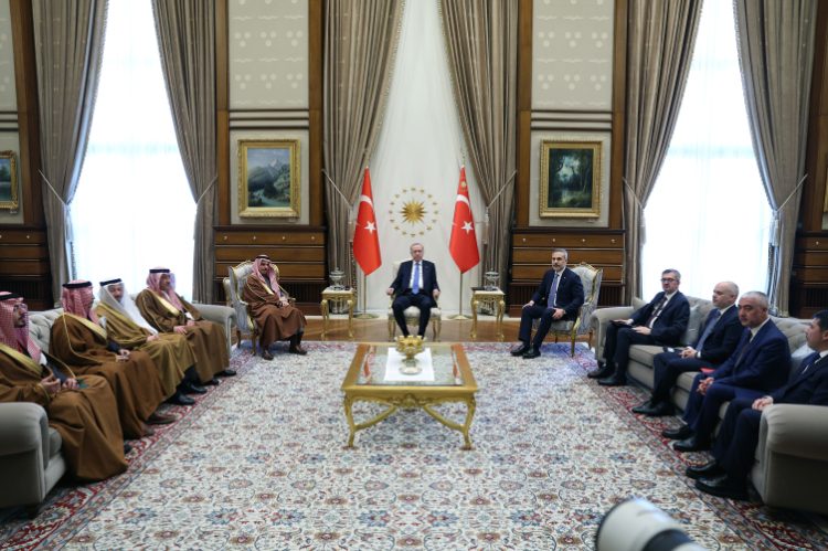 Külliye’de kritik görüşme: Erdoğan, Faysal bin Ferhan ile bir araya geldi-Bursa Hayat-2