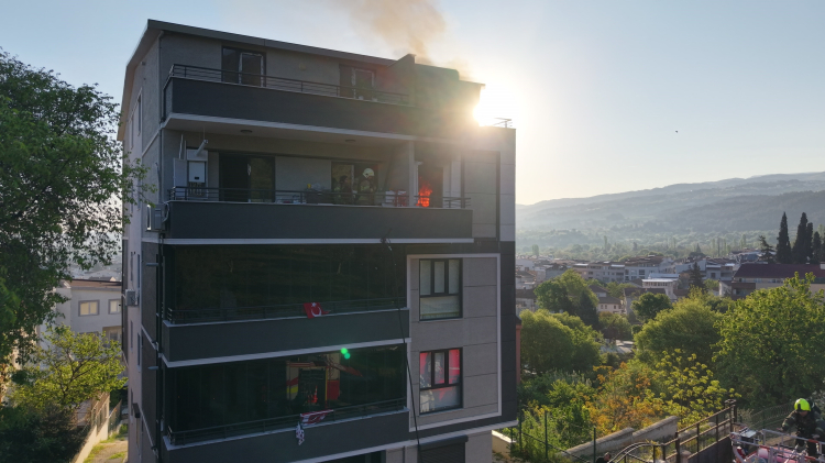 Bursa'da korkutan yangın! Mahalleli sokağa döküldü-Bursa Hayat Gazetesi-4
