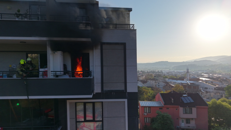 Bursa'da korkutan yangın! Mahalleli sokağa döküldü-Bursa Hayat Gazetesi-2