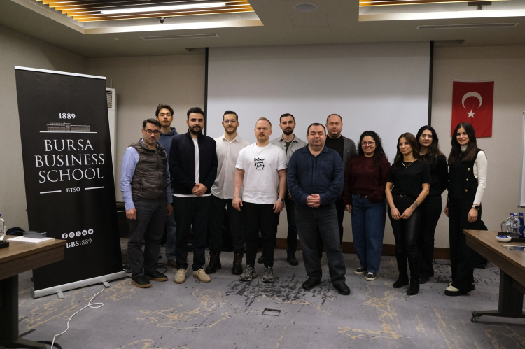 Bursa’da firmalara yapay zeka ile dijital dönüşüm eğitimi - Bursa Hayat Gazetesi-3