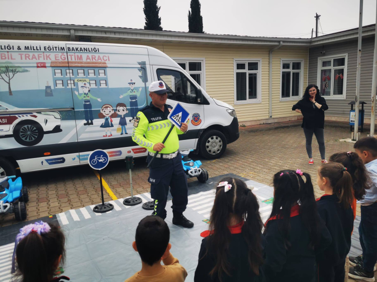 Bursa’da trafik haftasında minik öğrencilere uygulamalı eğitim - Bursa Hayat Gazetesi-3