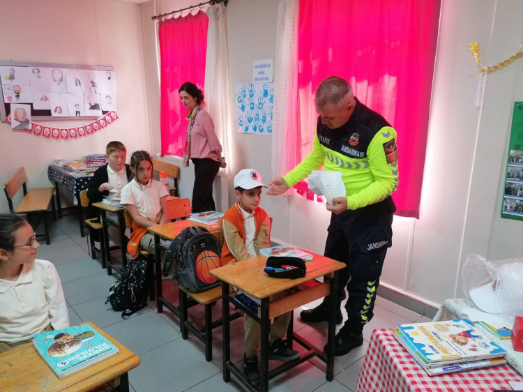 Bursa’da trafik haftasında minik öğrencilere uygulamalı eğitim - Bursa Hayat Gazetesi-6