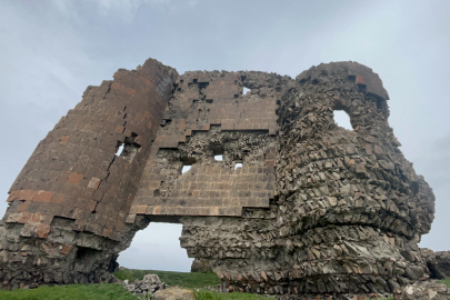 Kars’ın tarihi hazinesi kan kaybediyor